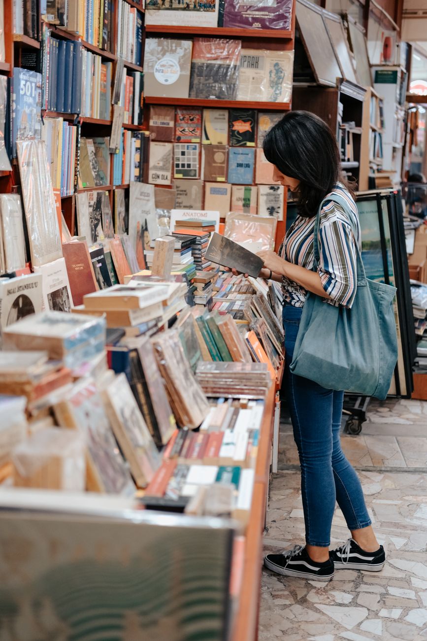 woman with bag in bookstore