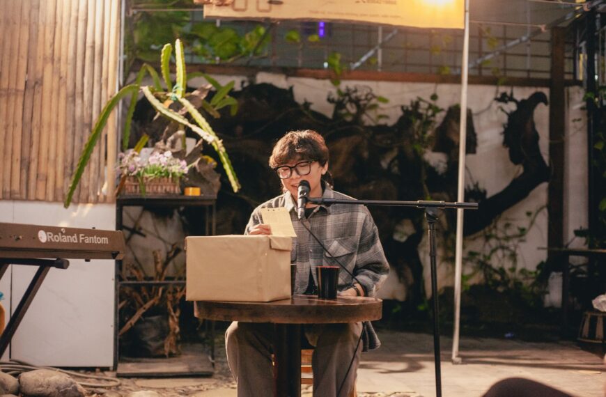 outdoor poetry reading by a young artist